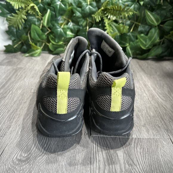 Athletic_Shoes